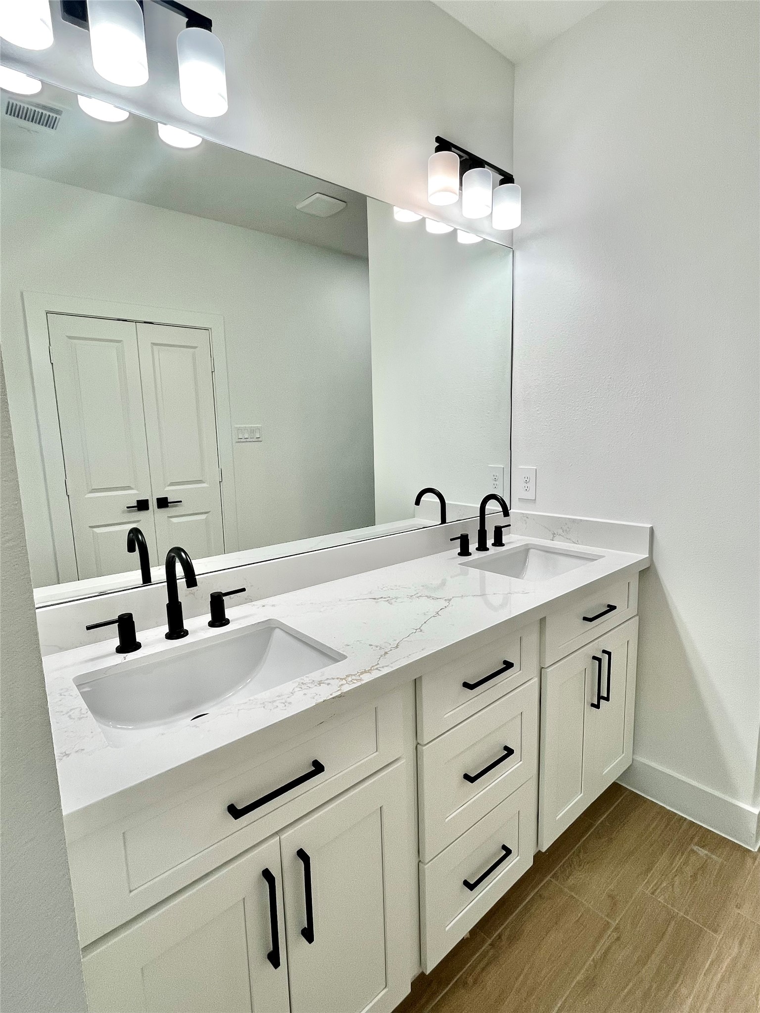 5710 Delmack Street, Unit B Houston, TX 77032 - Photo 13 of 30 Master Bathroom