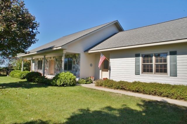 4675 Brackett Road Williamsburg, MI 49690 - Photo 3 of 38 1816357-2.JPG