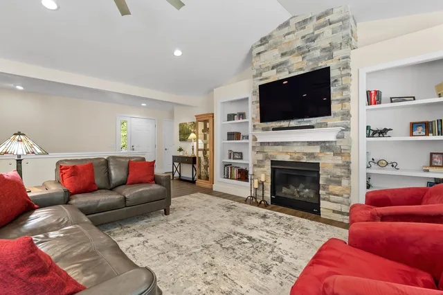 $425,000 | 2214 Hunters Pond, Kalamazoo, MI 49048