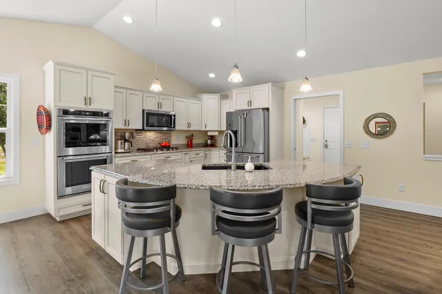 $425,000 | 2214 Hunters Pond, Kalamazoo, MI 49048