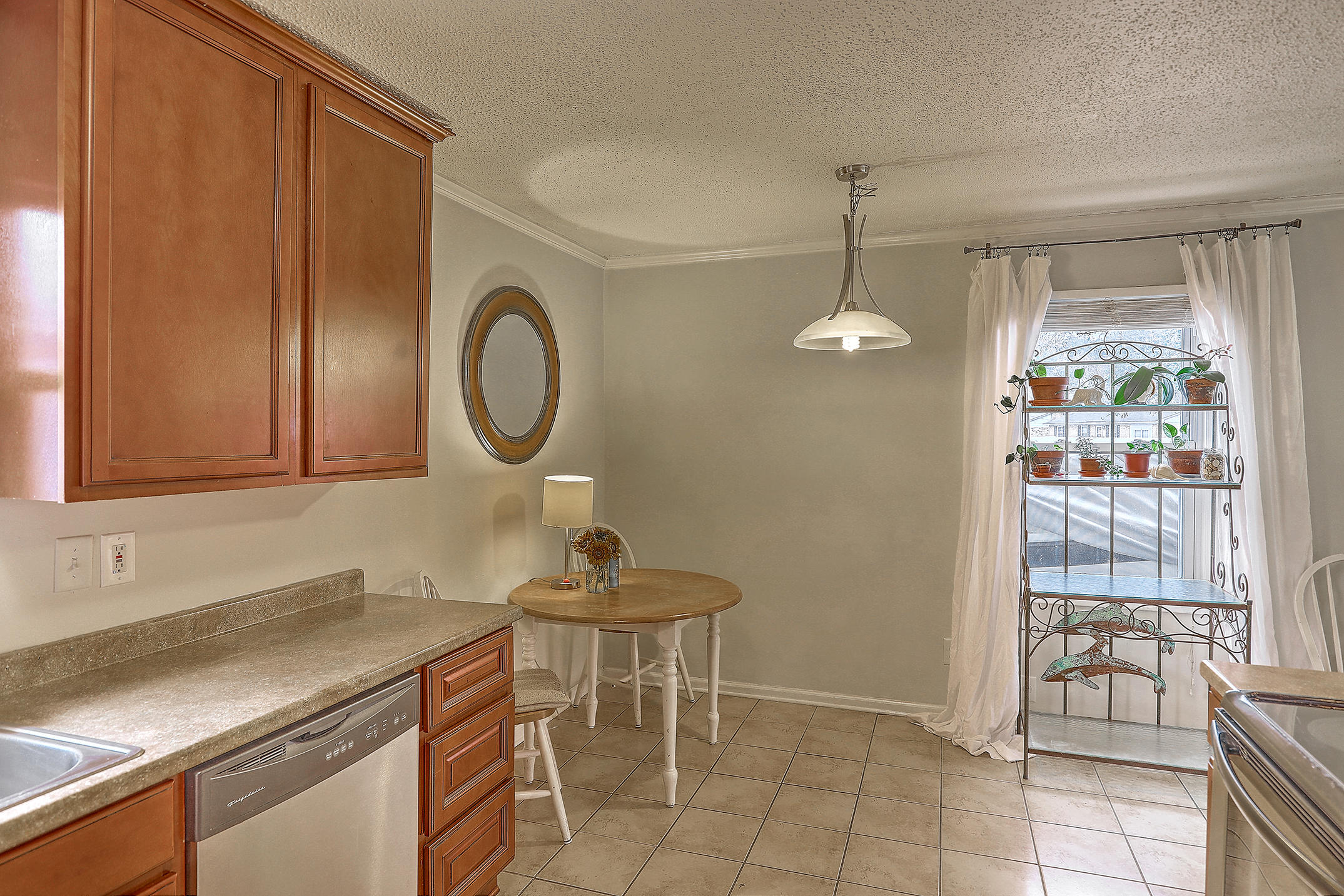 1528 Seacroft Road Charleston, SC 29412 - Photo 14 of 23 Kitchen to Dining