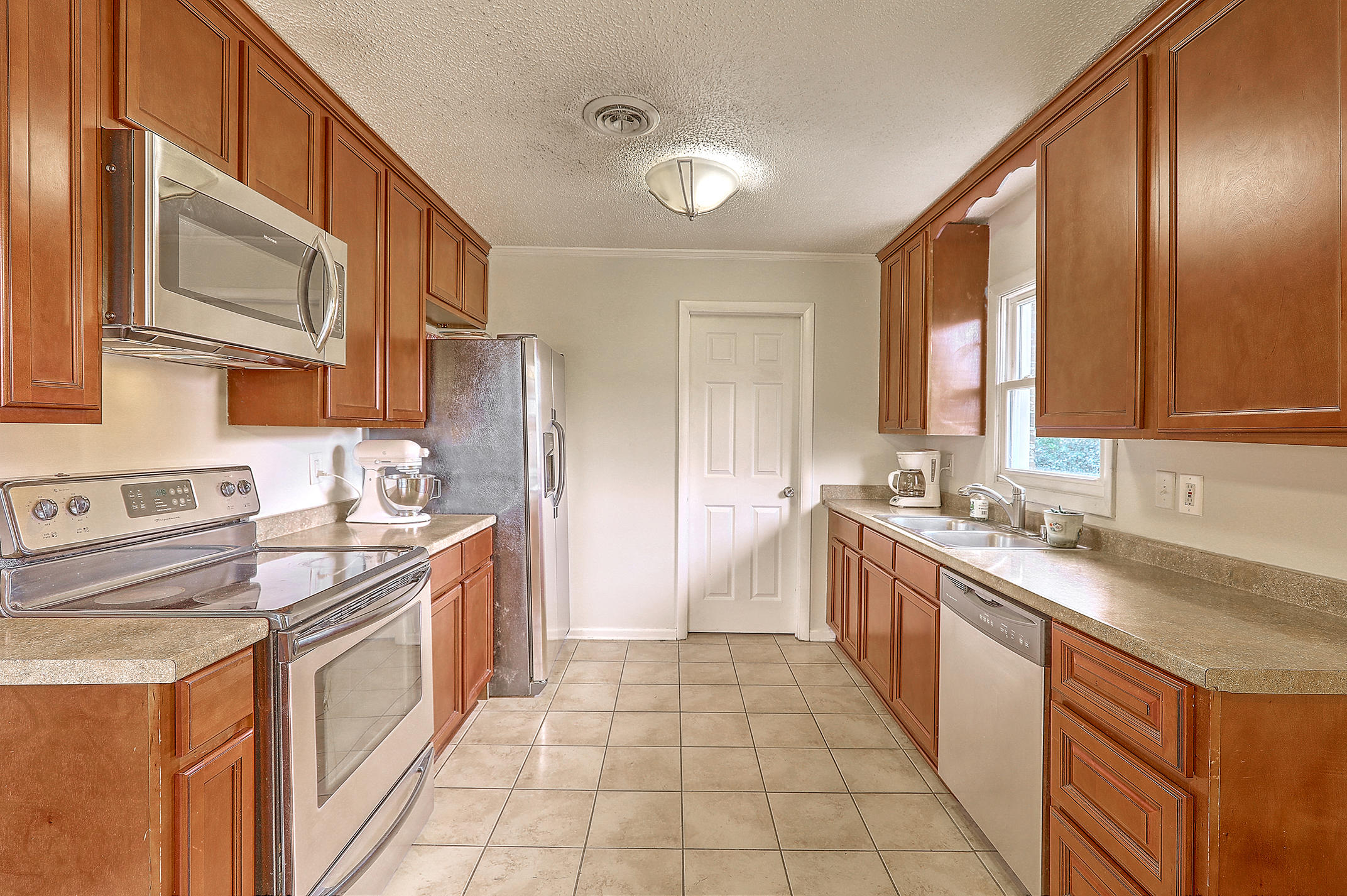 1528 Seacroft Road Charleston, SC 29412 - Photo 3 of 23 Kitchen