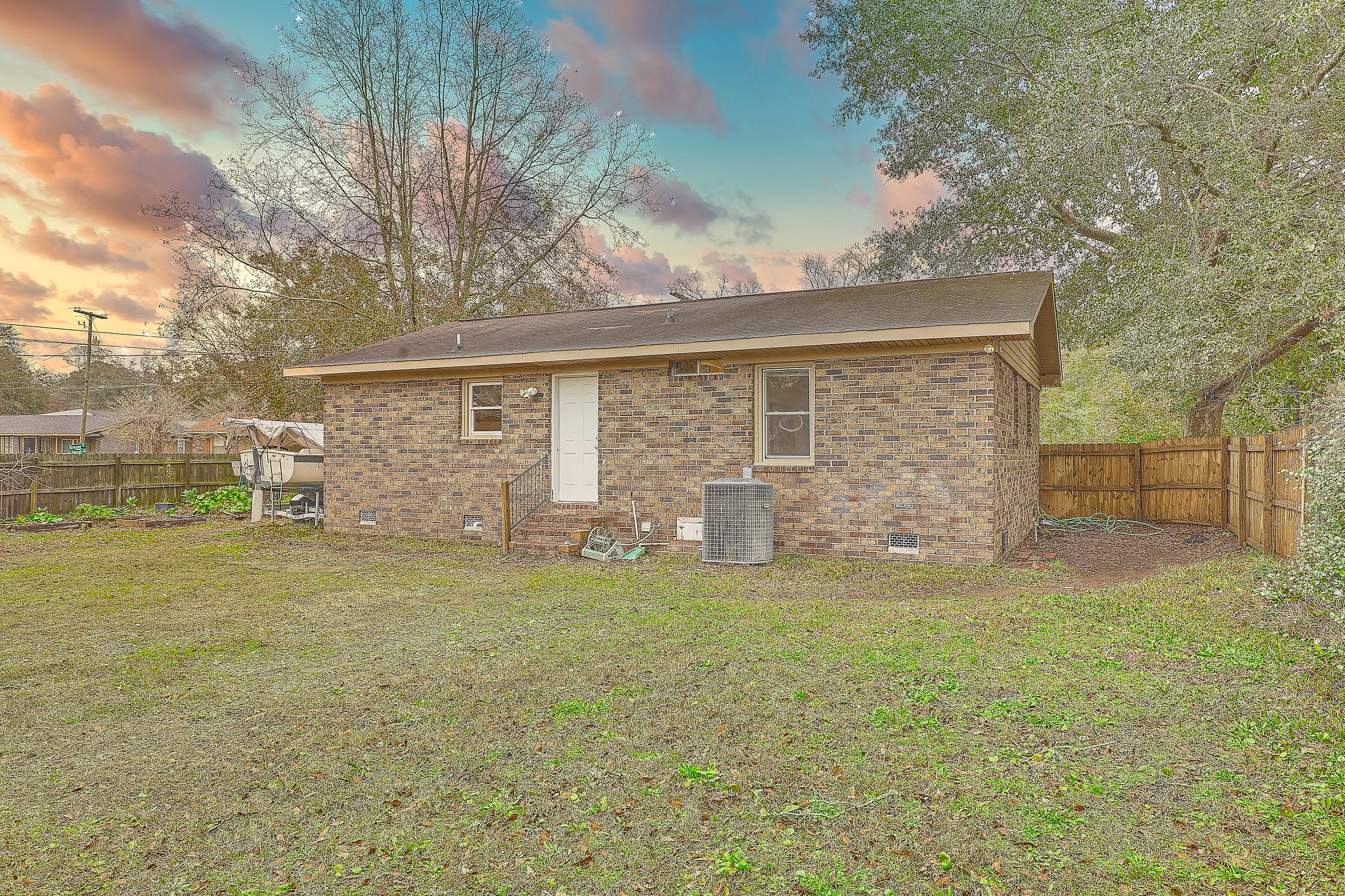 1528 Seacroft Road Charleston, SC 29412 - Photo 22 of 23 Rear of Home