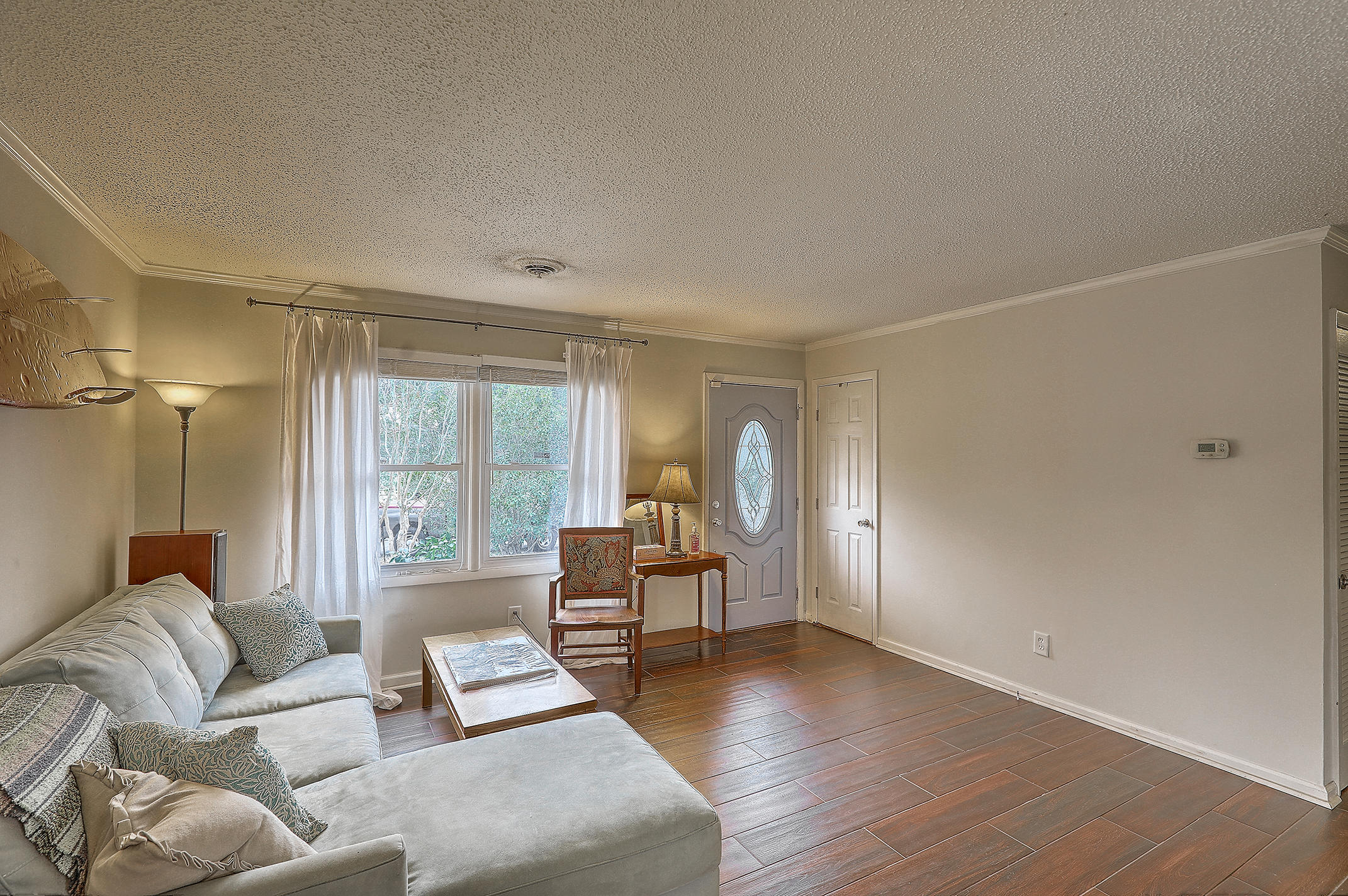 1528 Seacroft Road Charleston, SC 29412 - Photo 8 of 23 Living Room
