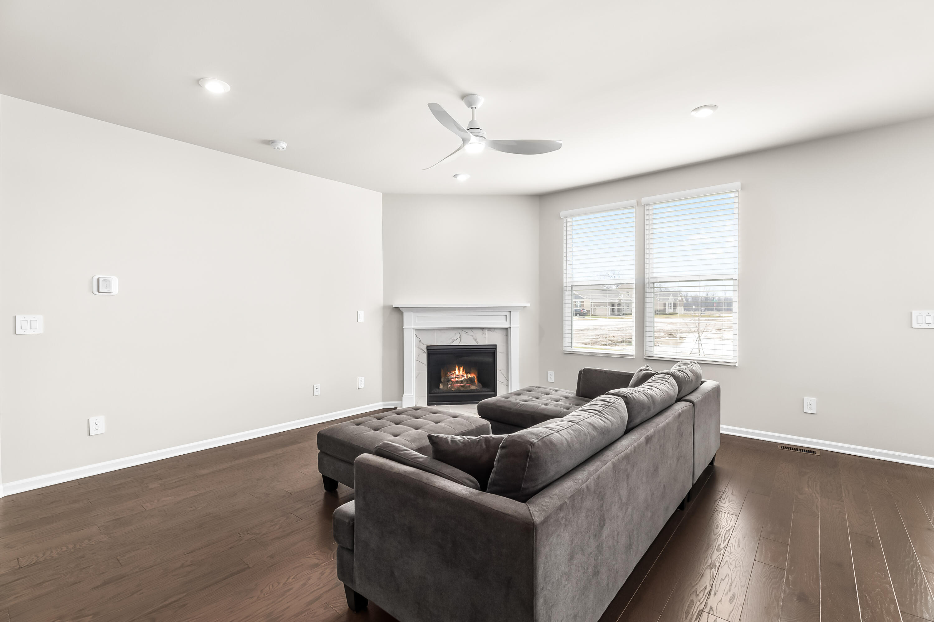 50015 Fowler Road Canton, MI 48188 - Photo 25 of 50 21-21.Living