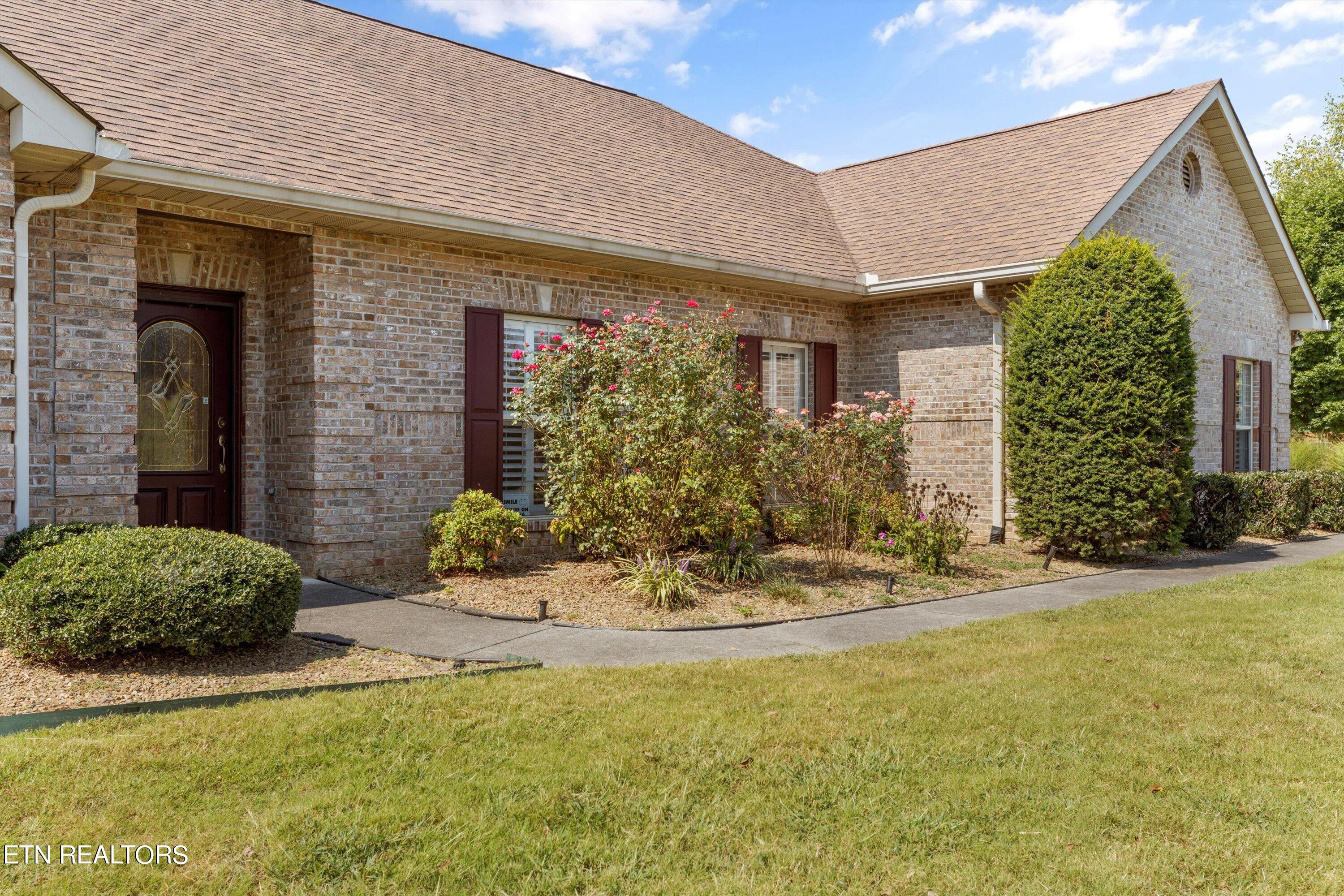 2681 Creekstone Circle Maryville, TN 37804 - Photo 4 of 47 04-2681CreekstoneCir-35