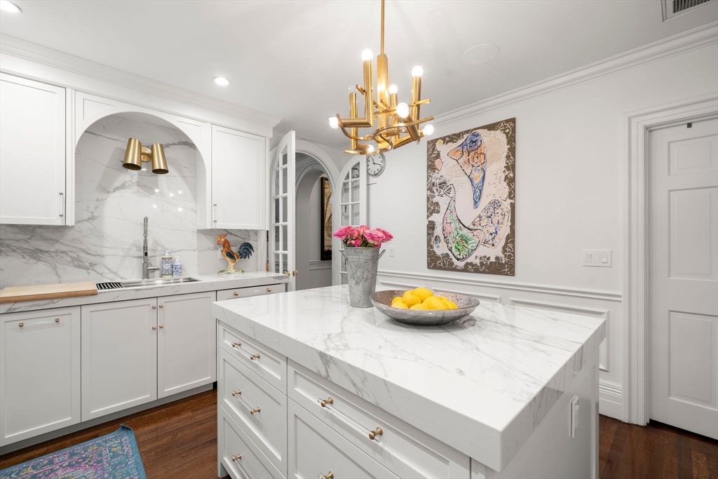 260 Beacon Street, Unit 4 Boston, MA 02116 - Photo 9 of 33