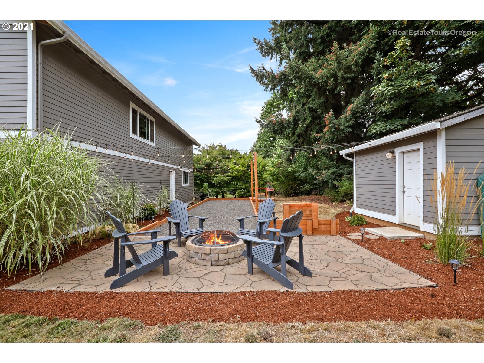 34321 Southeast Compton Road Boring, OR 97009 - Photo 22 of 32 a backyard of a house with table and chairs