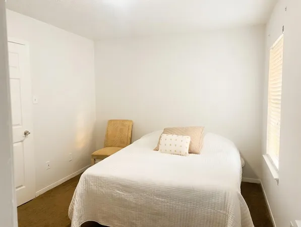 $2,800 | 15922 Cutten Road, Houston, TX 77070