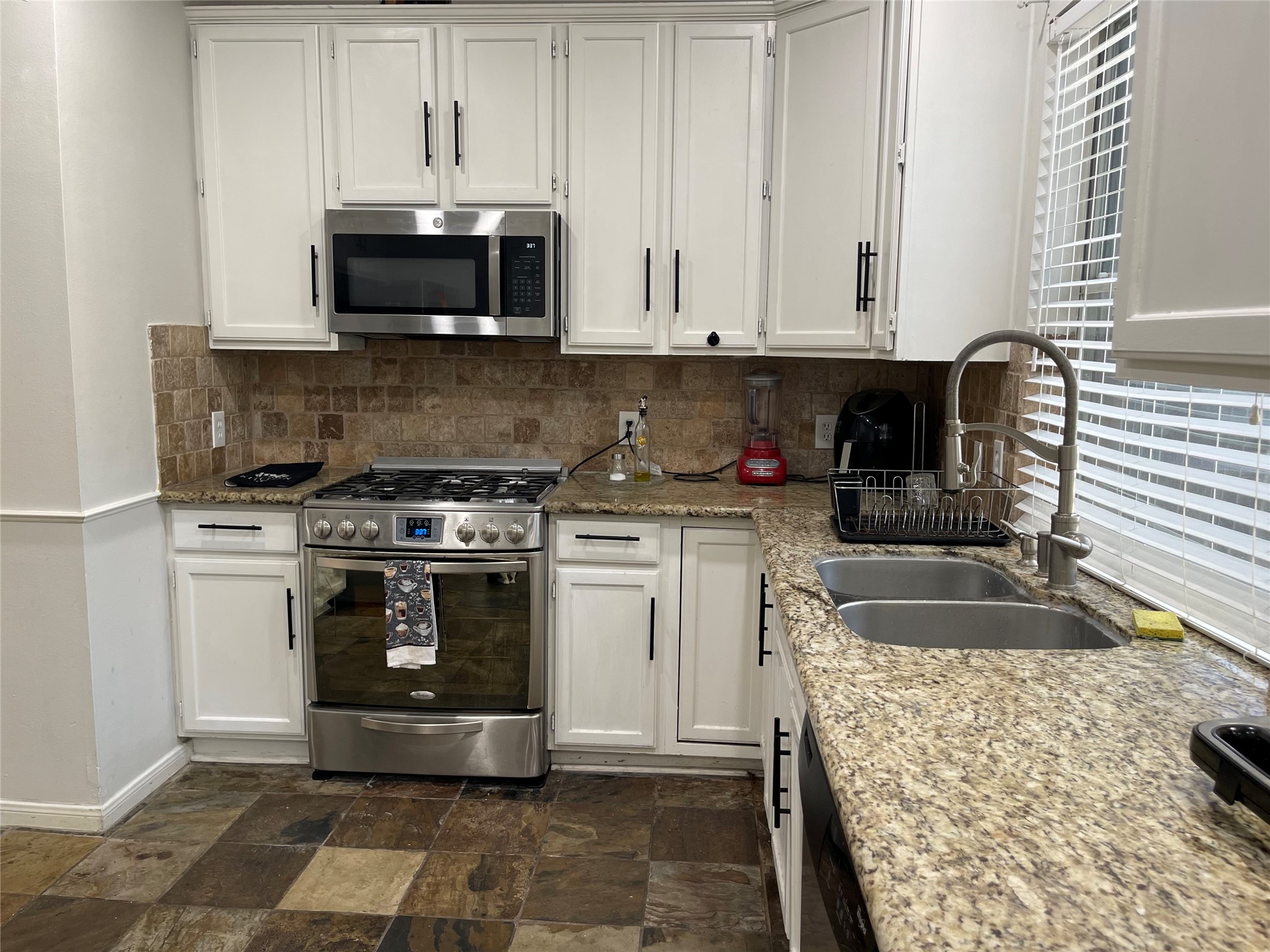 15922 Cutten Road Houston, TX 77070 - Photo 3 of 21