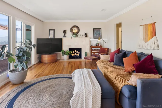 $1,395,000 | 4258 Summit Drive, La Mesa, CA 91941