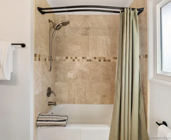 $1,395,000 | 4258 Summit Drive, La Mesa, CA 91941