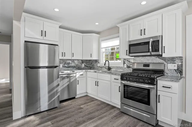 $4,500 | 25 Lorraine Court, Unit 1, Northport, NY 11768