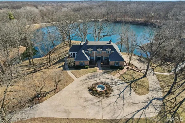 $595,000 | 18994 Country Club Lane, Carlinville, IL 62626
