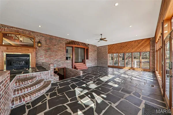 $595,000 | 18994 Country Club Lane, Carlinville, IL 62626