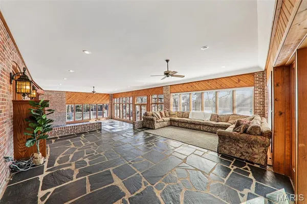 $595,000 | 18994 Country Club Lane, Carlinville, IL 62626