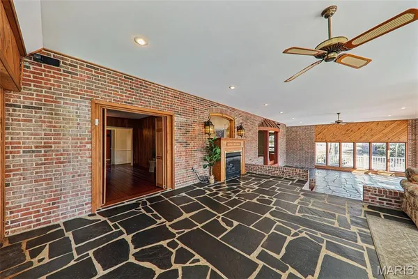 $595,000 | 18994 Country Club Lane, Carlinville, IL 62626