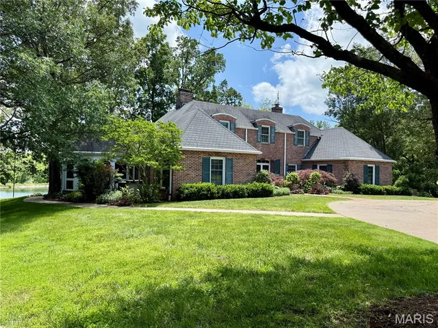 $595,000 | 18994 Country Club Lane, Carlinville, IL 62626