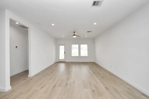 $2,490 | 7811 Bel Fiore Drive, Richmond, TX 77406