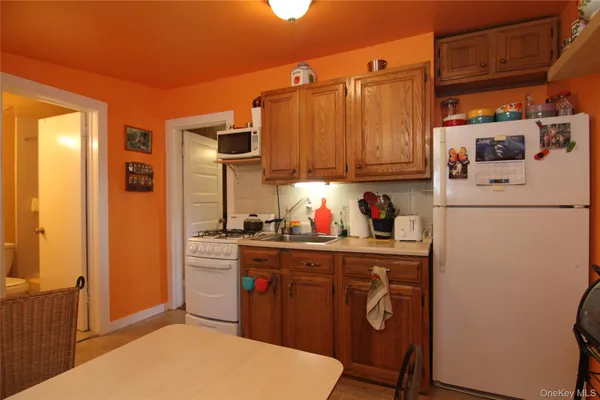 $98,000 | 3155 Lexington Avenue, Unit 18AB, Mohegan Lake, NY 10547