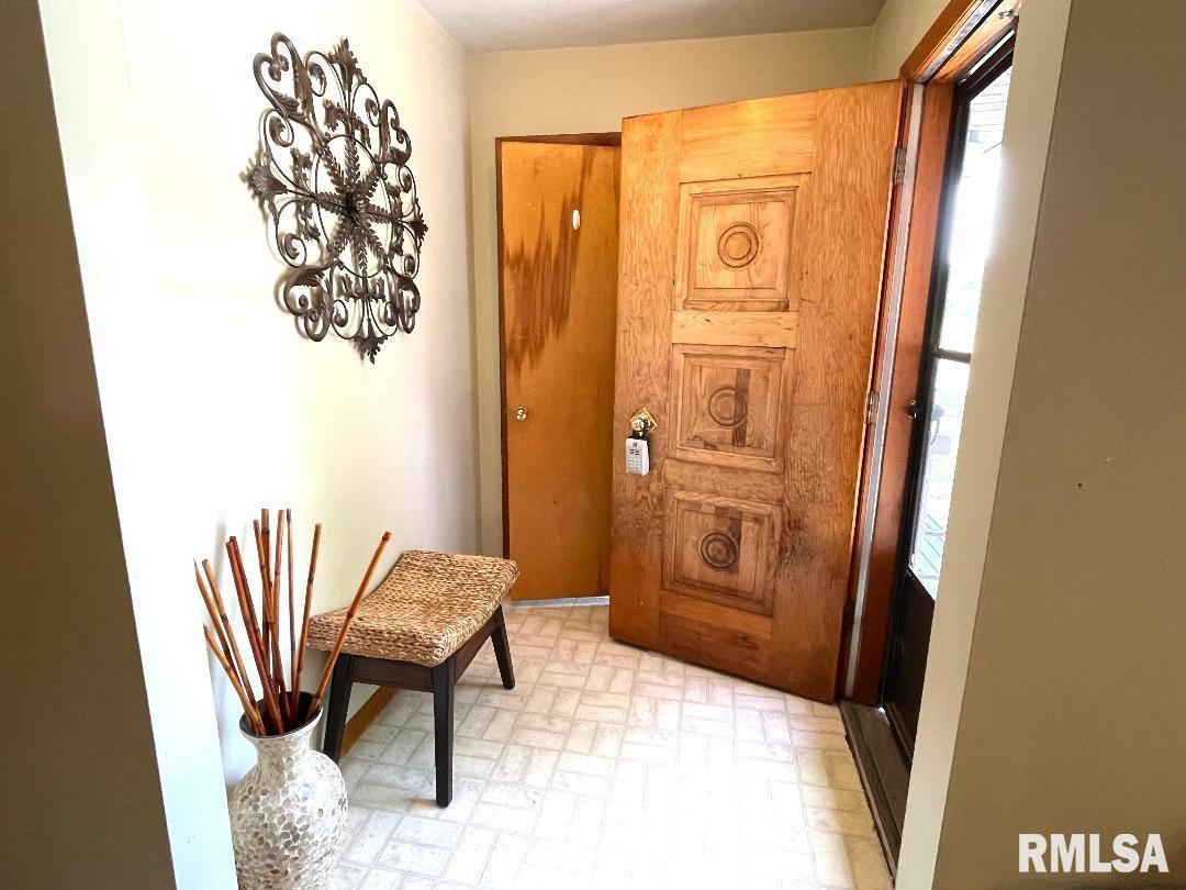 2066 Ross Road Centralia, IL 62801 - Photo 2 of 17