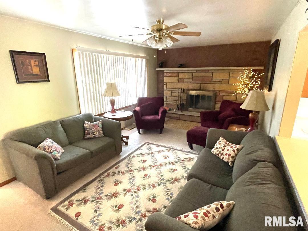 2066 Ross Road Centralia, IL 62801 - Photo 3 of 17