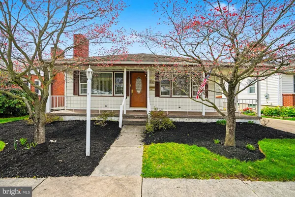 $235,000 | 210 West Chestnut Street, Cleona, PA 17042