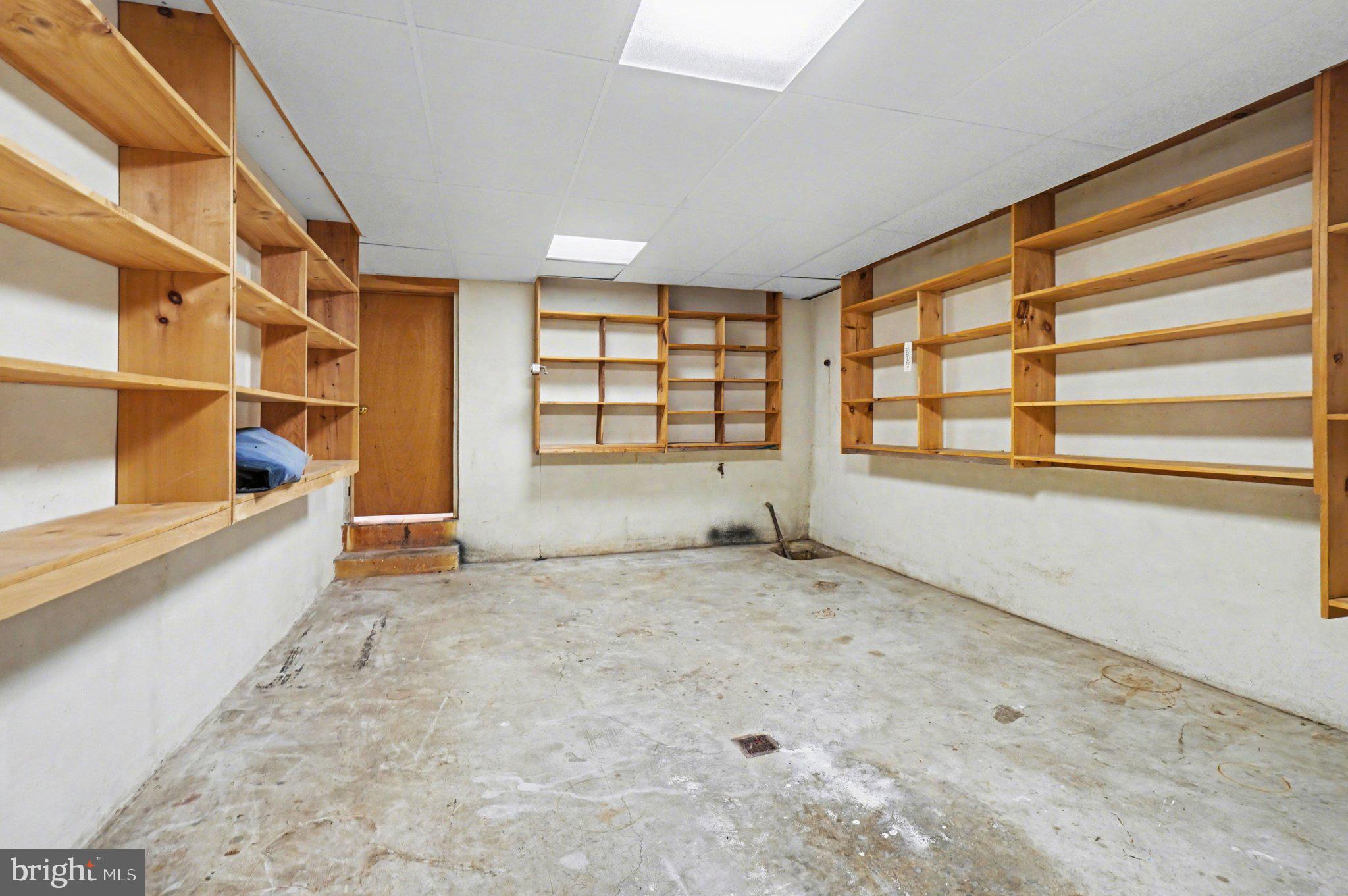 210 West Chestnut Street Cleona, PA 17042 - Photo 28 of 35 an empty room with windows