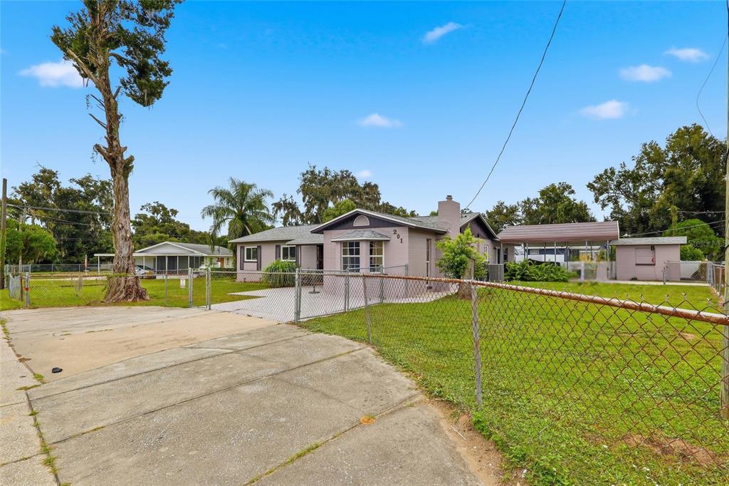 201 East Wheeler Road Seffner, FL 33584 - Photo 1 of 39 Gallery Image 1