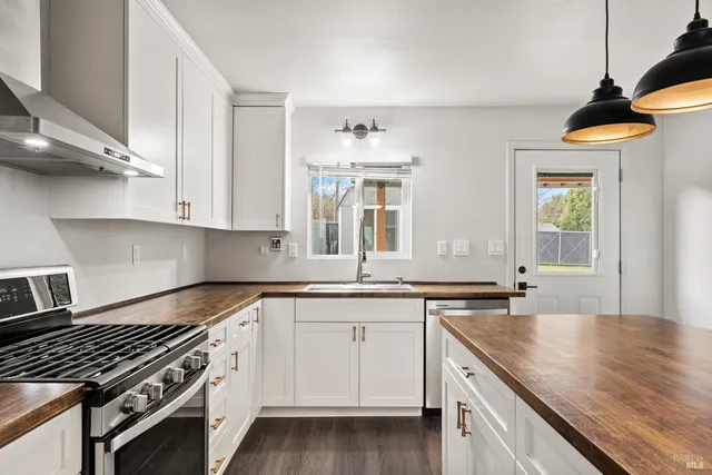 $325,000 | 21552 Eva Clair Street, Willits, CA 95490