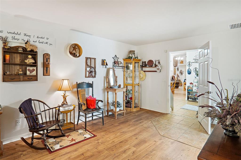 19355 Southwest 25th Place Dunnellon, FL 34431 - Photo 20 of 38 a view of a room with gym equipment