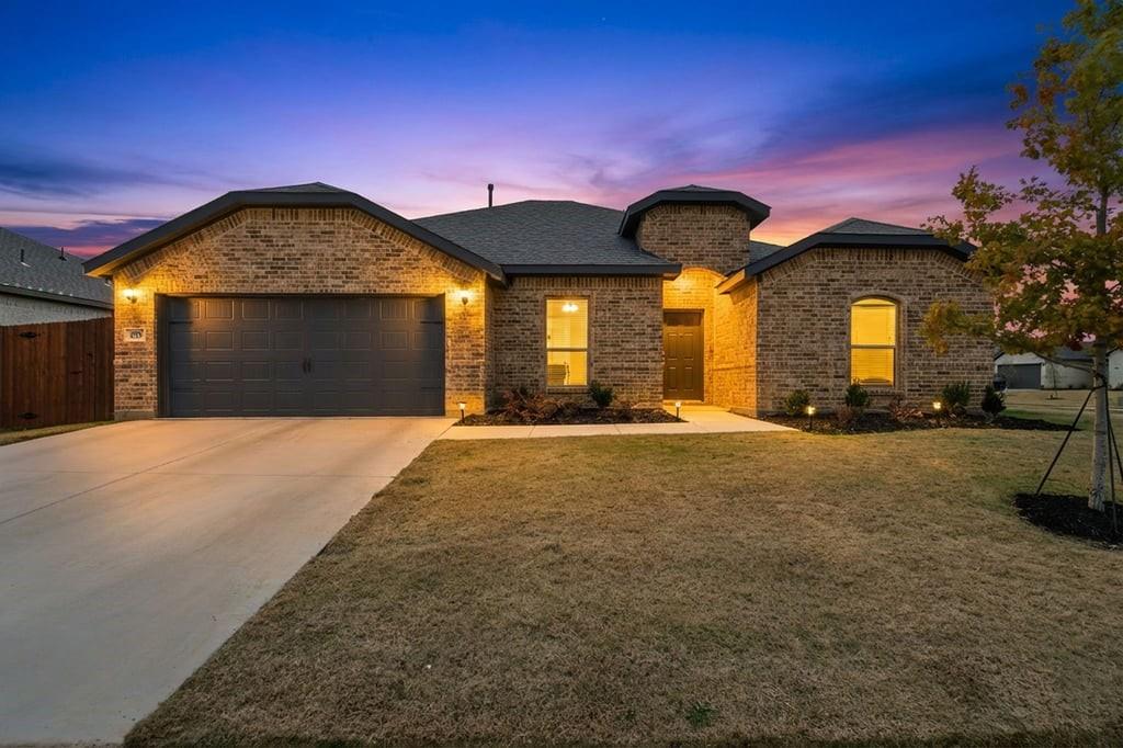 437 Falcon Way Azle, TX 76020 - Photo 4 of 40