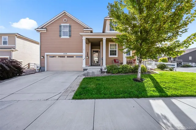 a view of house with a yard