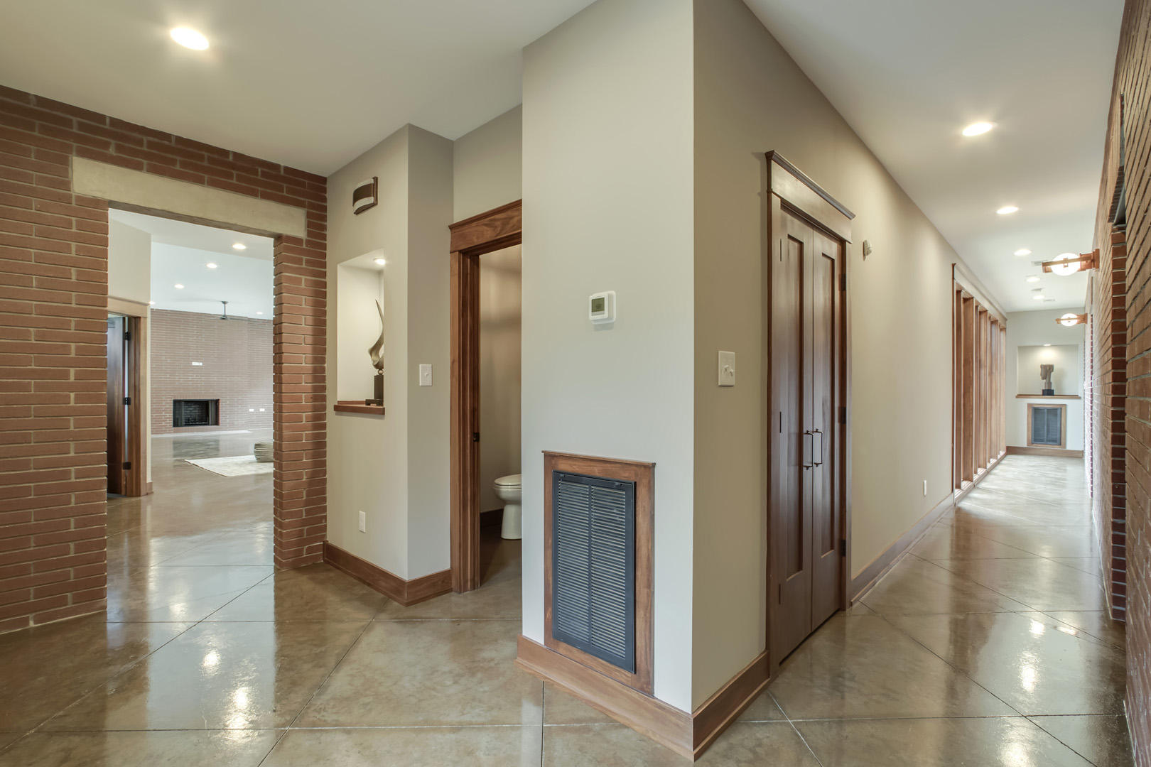 5410 Maple Hill Road Loudon, TN 37774 - Photo 26 of 40 26_MapleHillRoad_5410_Garage-GuestHall