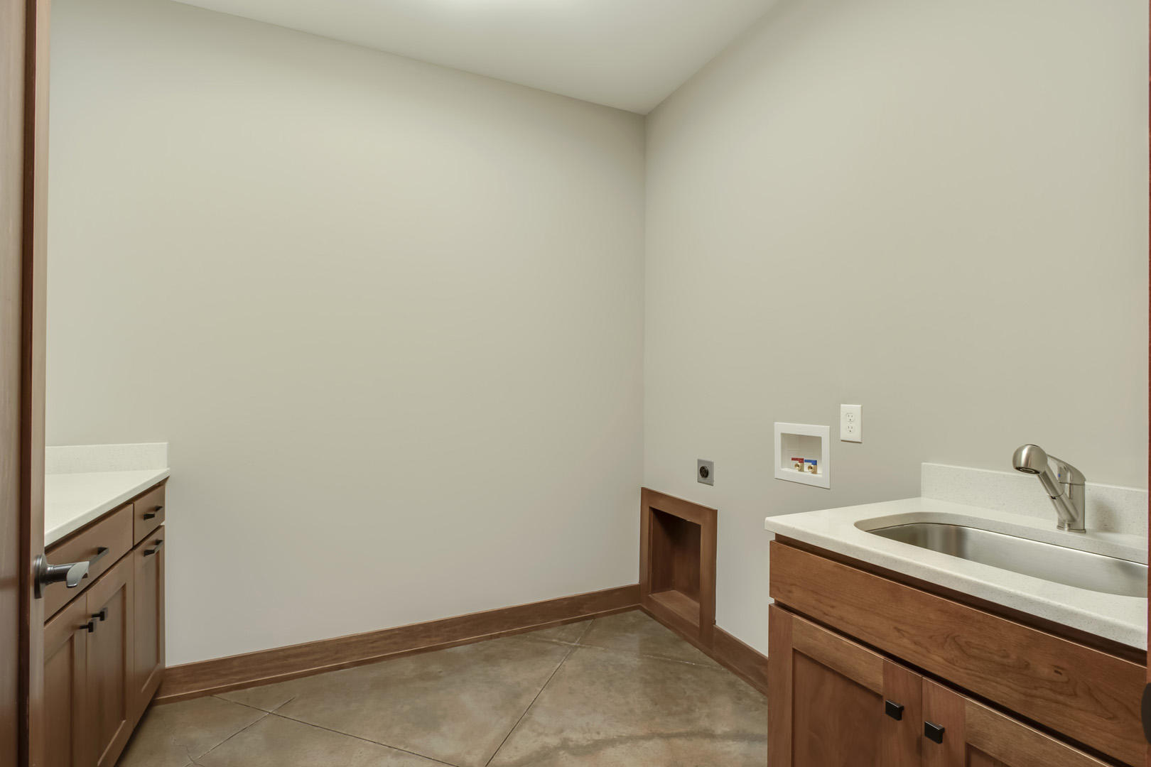 5410 Maple Hill Road Loudon, TN 37774 - Photo 28 of 40 28_MapleHillRoad_5410_Laundry