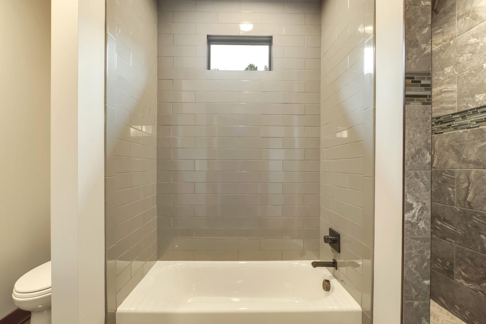 5410 Maple Hill Road Loudon, TN 37774 - Photo 32 of 40 32_MapleHillRoad_5410_GuestBath03