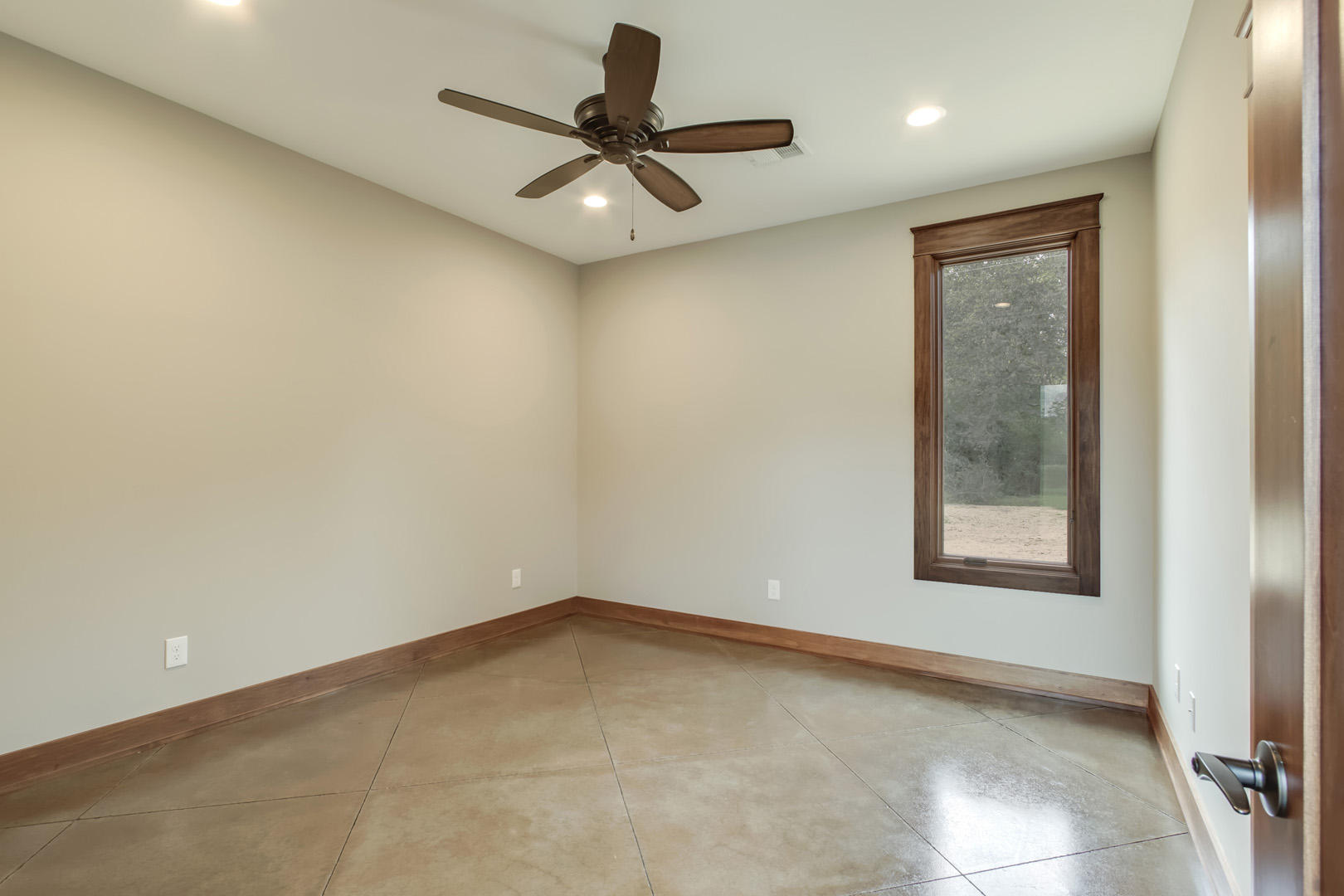 5410 Maple Hill Road Loudon, TN 37774 - Photo 35 of 40 35_MapleHillRoad_5410_Bedroom3
