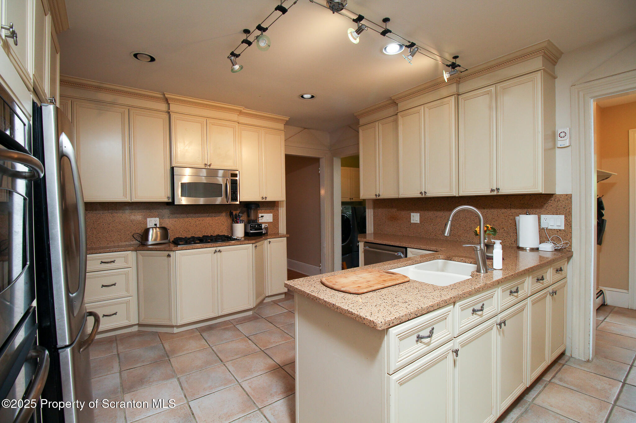 525 North Abington Road Clarks Summit, PA 18411 - Photo 8 of 61 Kitchen B