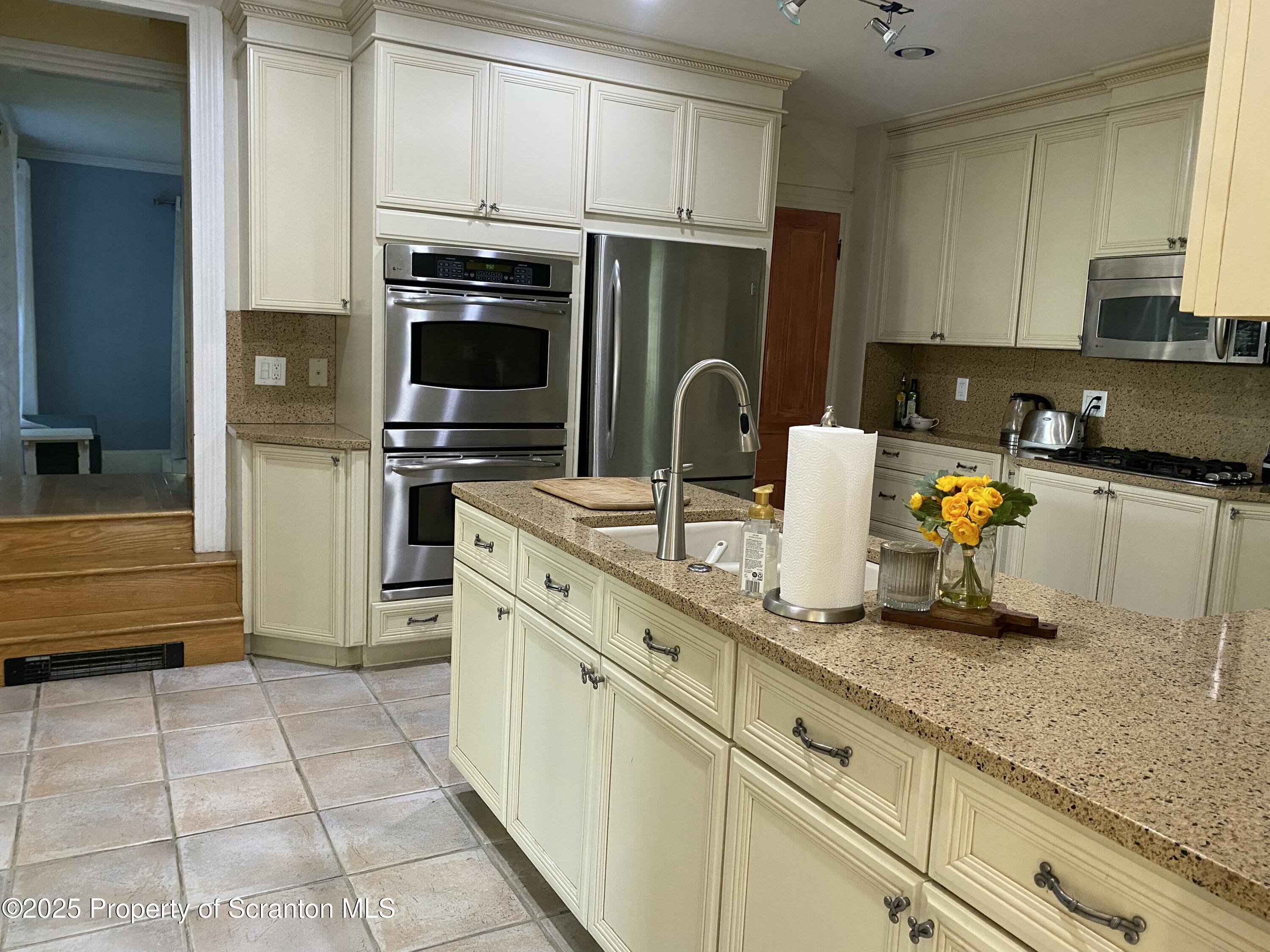 525 North Abington Road Clarks Summit, PA 18411 - Photo 9 of 61 Kitchen C