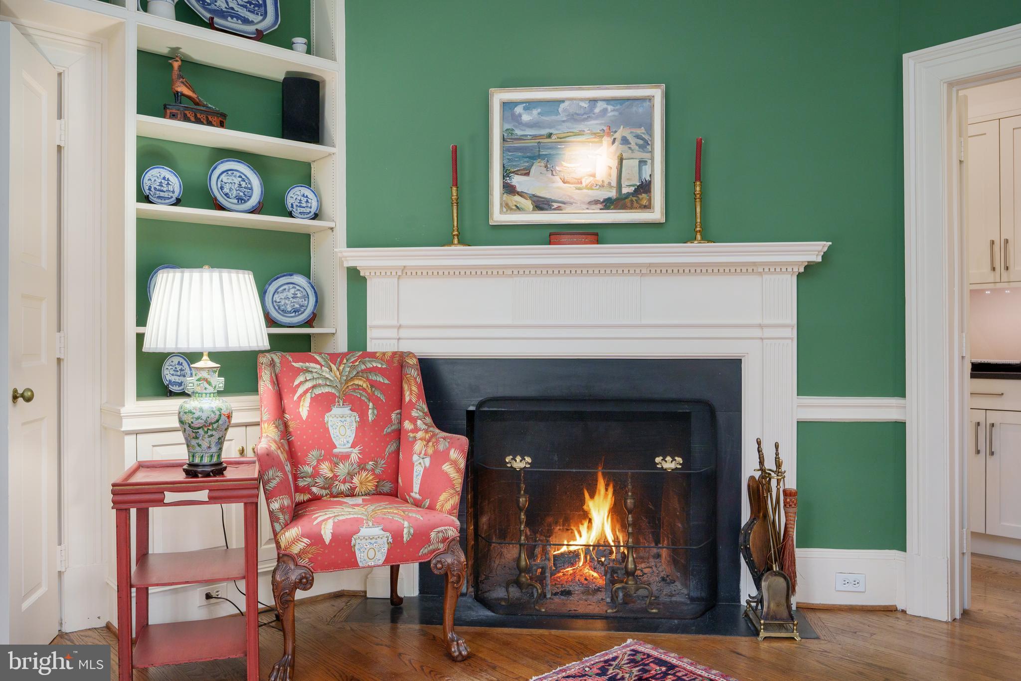 4 Farview Road Baltimore, MD 21212 - Photo 23 of 65 Den w/ Bookshelves