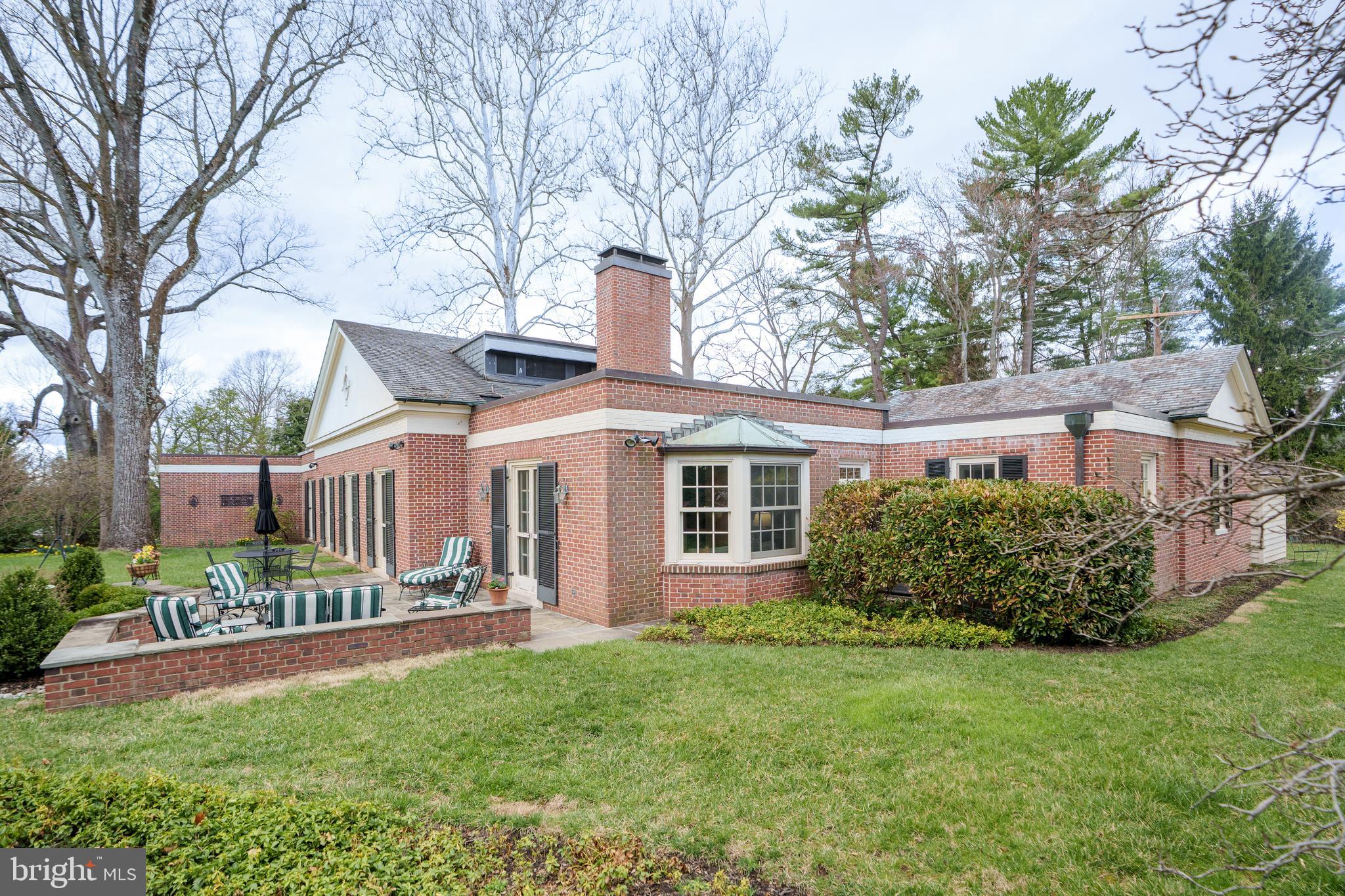 4 Farview Road Baltimore, MD 21212 - Photo 40 of 65 Wonderful bonus patio on the side.