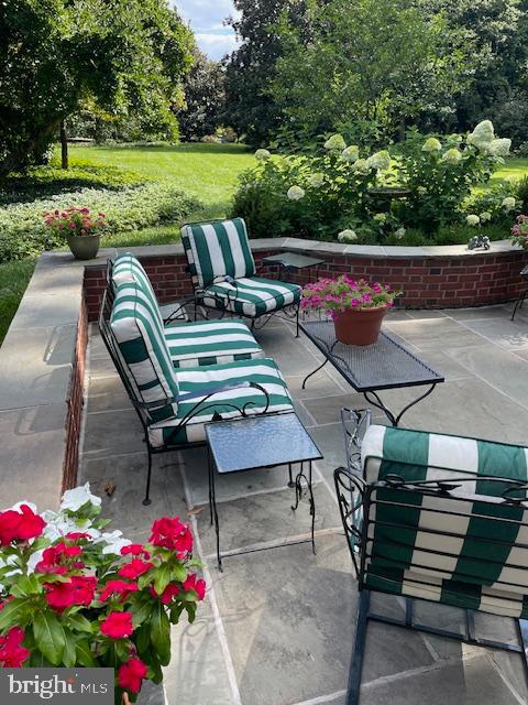 Beautifully landscaped grounds.