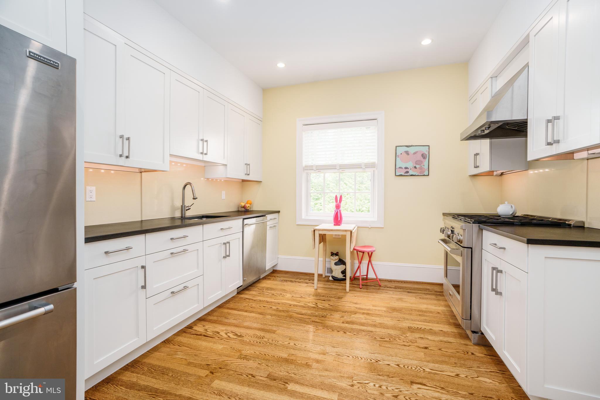 4 Farview Road Baltimore, MD 21212 - Photo 9 of 65 Beautiful Hardwoods provides bright yet warm feel.