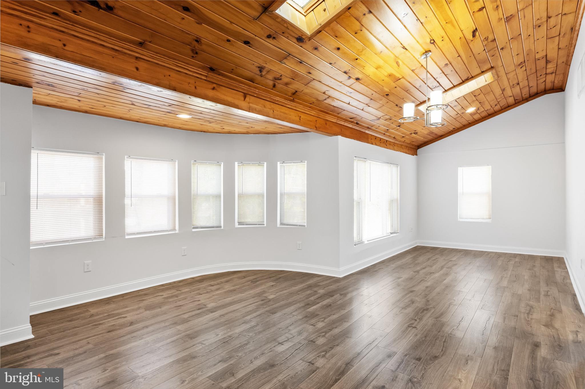 8 Lakeside Drive Medford, NJ 08055 - Photo 13 of 53 LIVING ROOM WITH SKYLIGHTS AND VIEW OF LAKE
