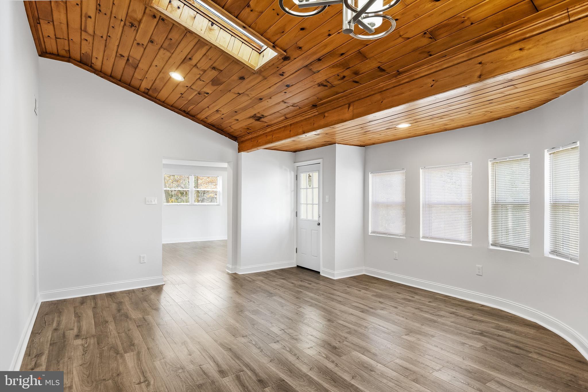 8 Lakeside Drive Medford, NJ 08055 - Photo 15 of 53 LIVING ROOM