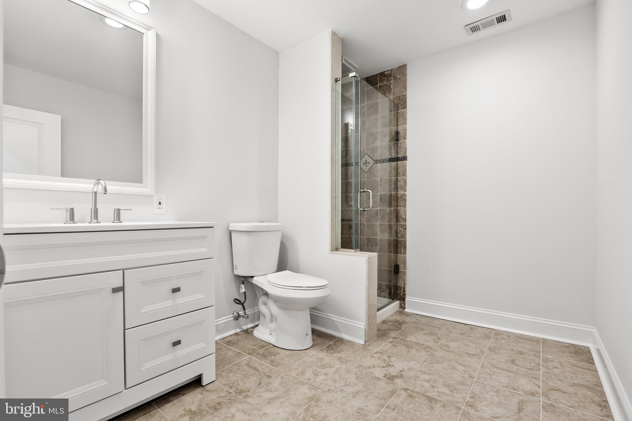 8 Lakeside Drive Medford, NJ 08055 - Photo 22 of 53 HALL BATH NEXT TO BEDROOM 3