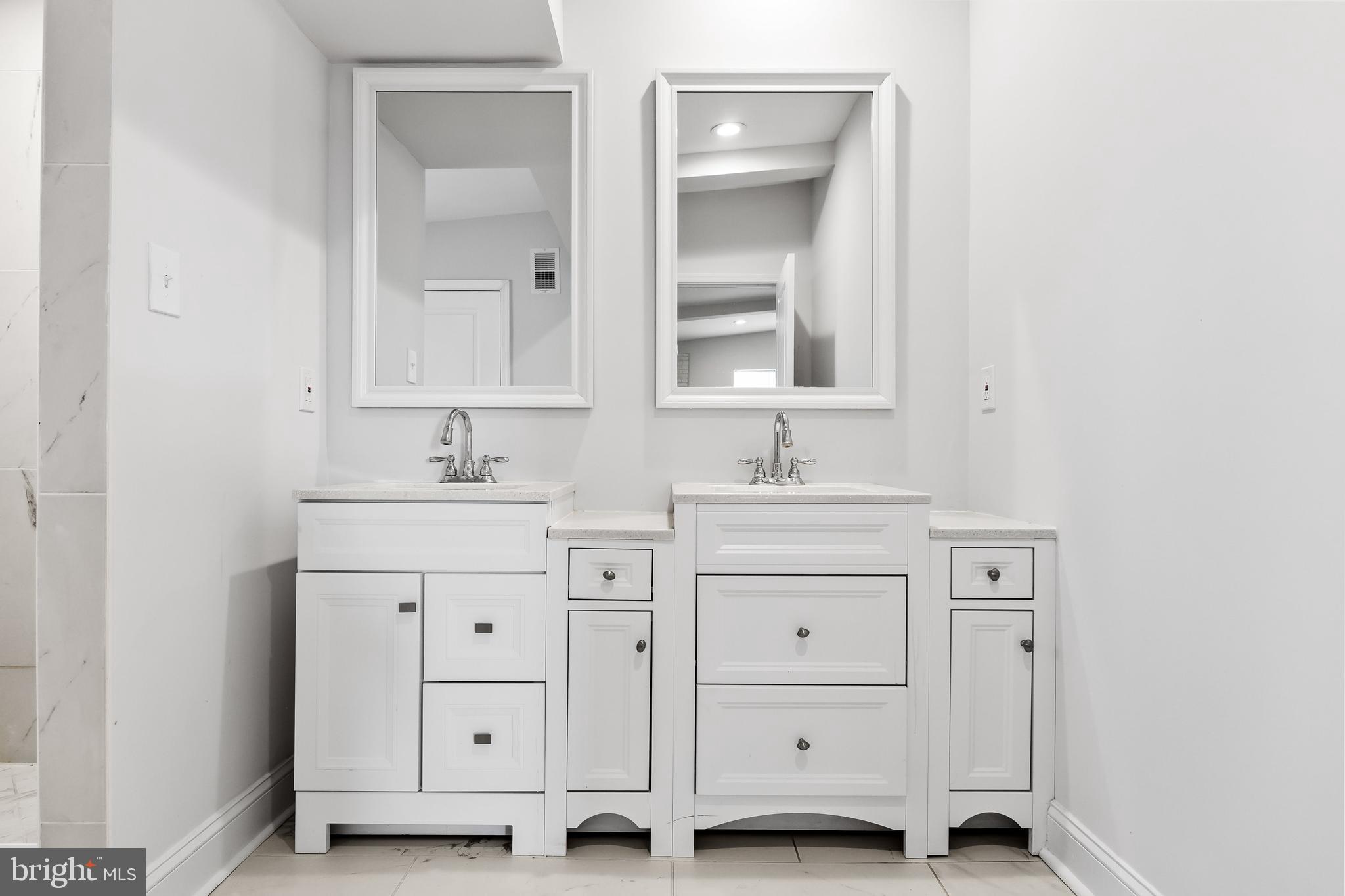 8 Lakeside Drive Medford, NJ 08055 - Photo 29 of 53 MAIN BATHROOM