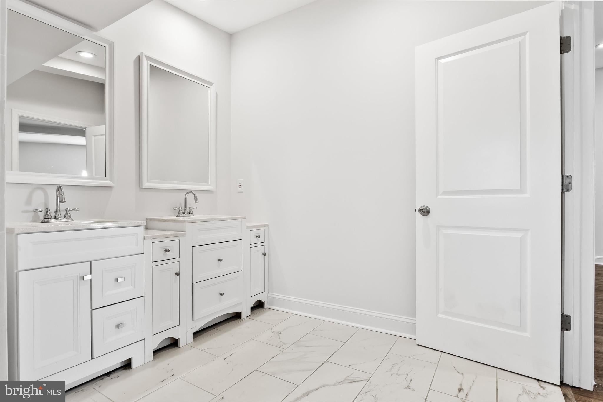 8 Lakeside Drive Medford, NJ 08055 - Photo 31 of 53 MAIN BATHROOM WITH ACCESS TO LAUNDRY CLOSET