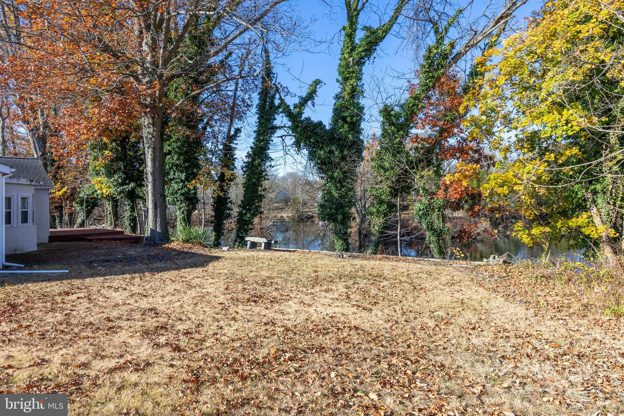 8 Lakeside Drive Medford, NJ 08055 - Photo 37 of 53 SIDE YARD