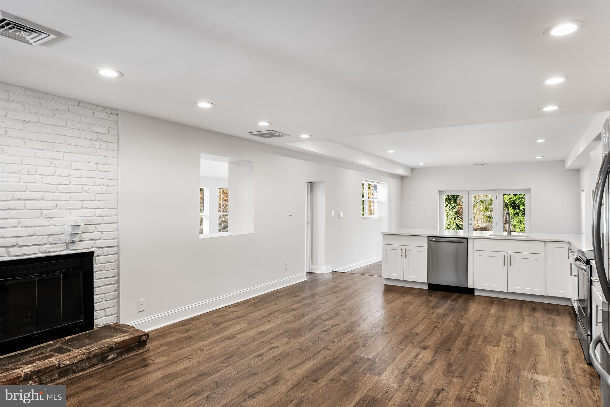 8 Lakeside Drive Medford, NJ 08055 - Photo 7 of 53 KITCHEN VIEW TO DINING AREA